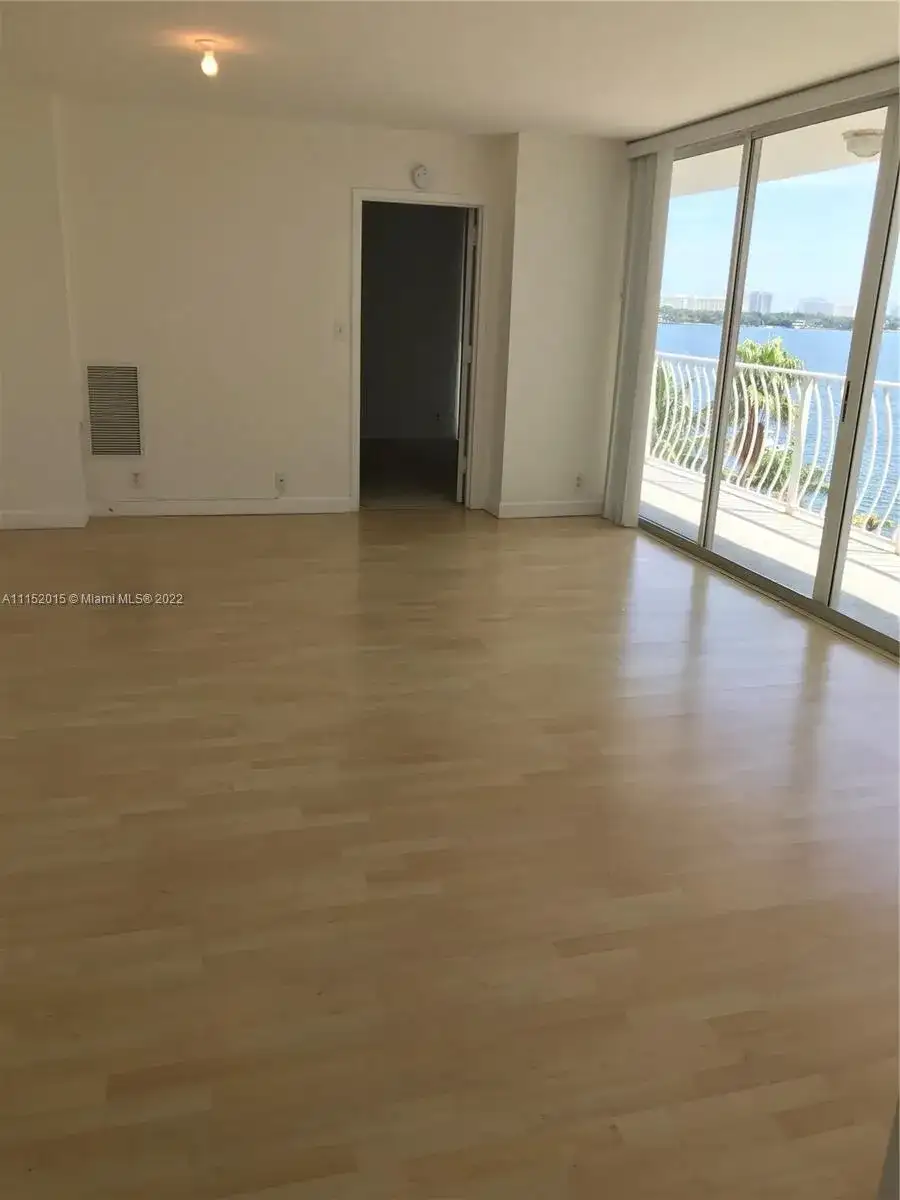 7601 E Treasure Dr # 923, North Bay Village FL 33141 photo 5