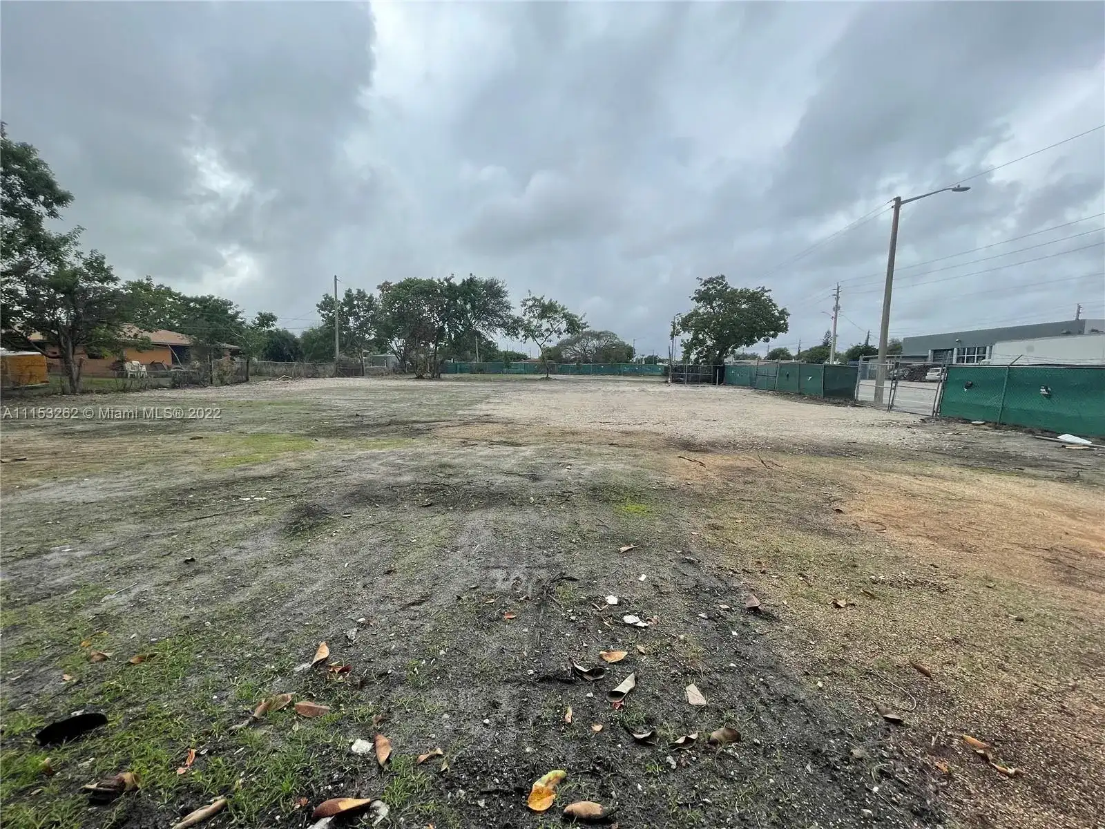 525 W Pembroke Rd, Hallandale Beach FL 33009 photo 2