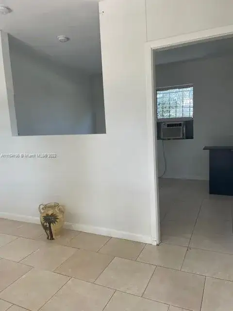2135 NE 170th St, North Miami Beach FL 33162 photo 2
