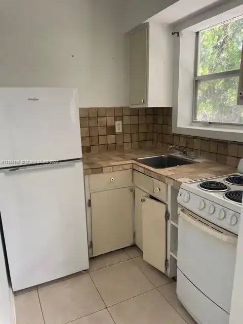 2135 NE 170th St, North Miami Beach FL 33162 photo 3