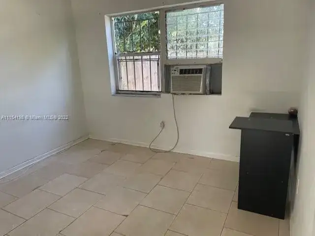 2135 NE 170th St, North Miami Beach FL 33162 photo 4