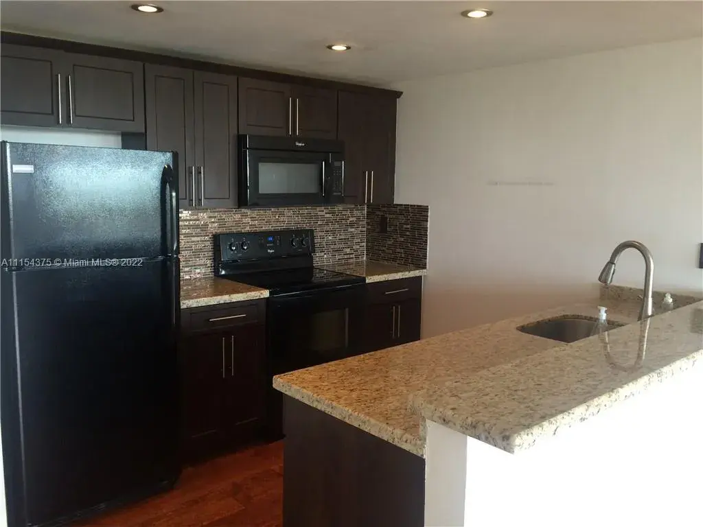 600 NE 36 St, Miami FL 33137