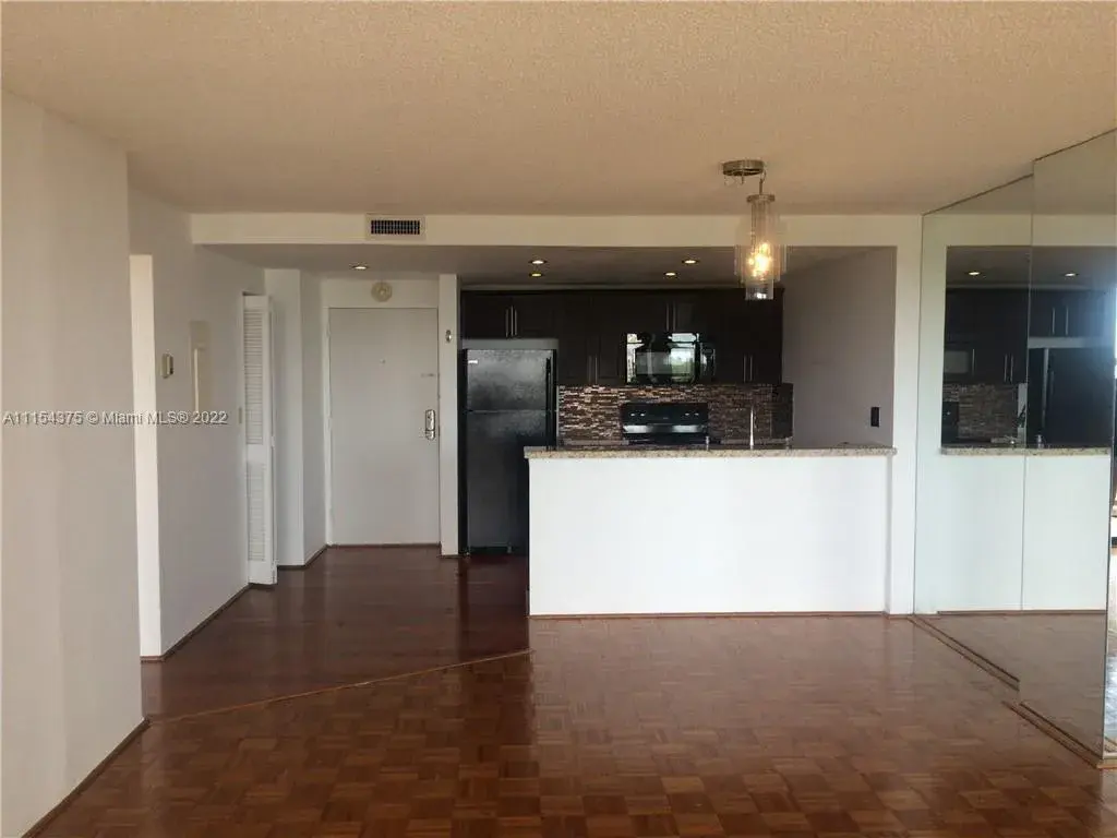 600 NE 36 St, Miami FL 33137