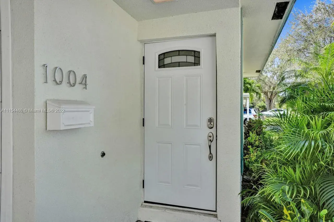 1004 SW 19th St, Fort Lauderdale FL 33315