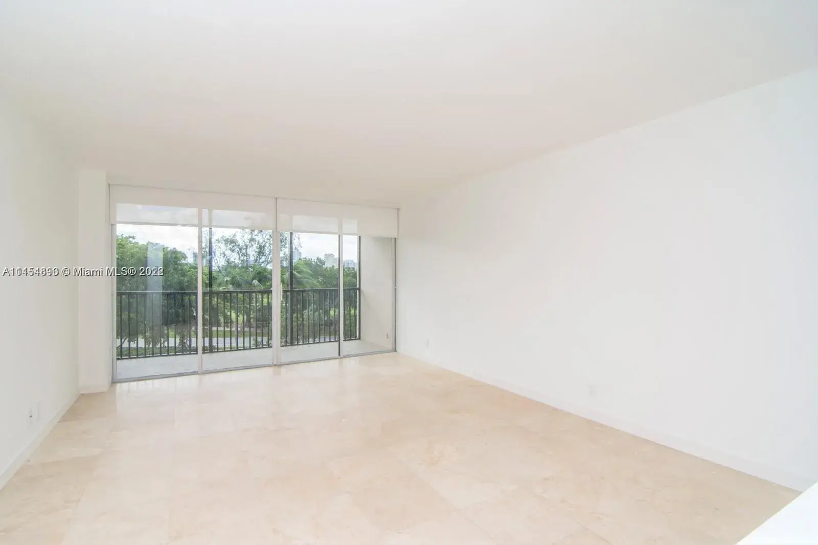 3301 N Country Club Dr # 410, Aventura FL 33180