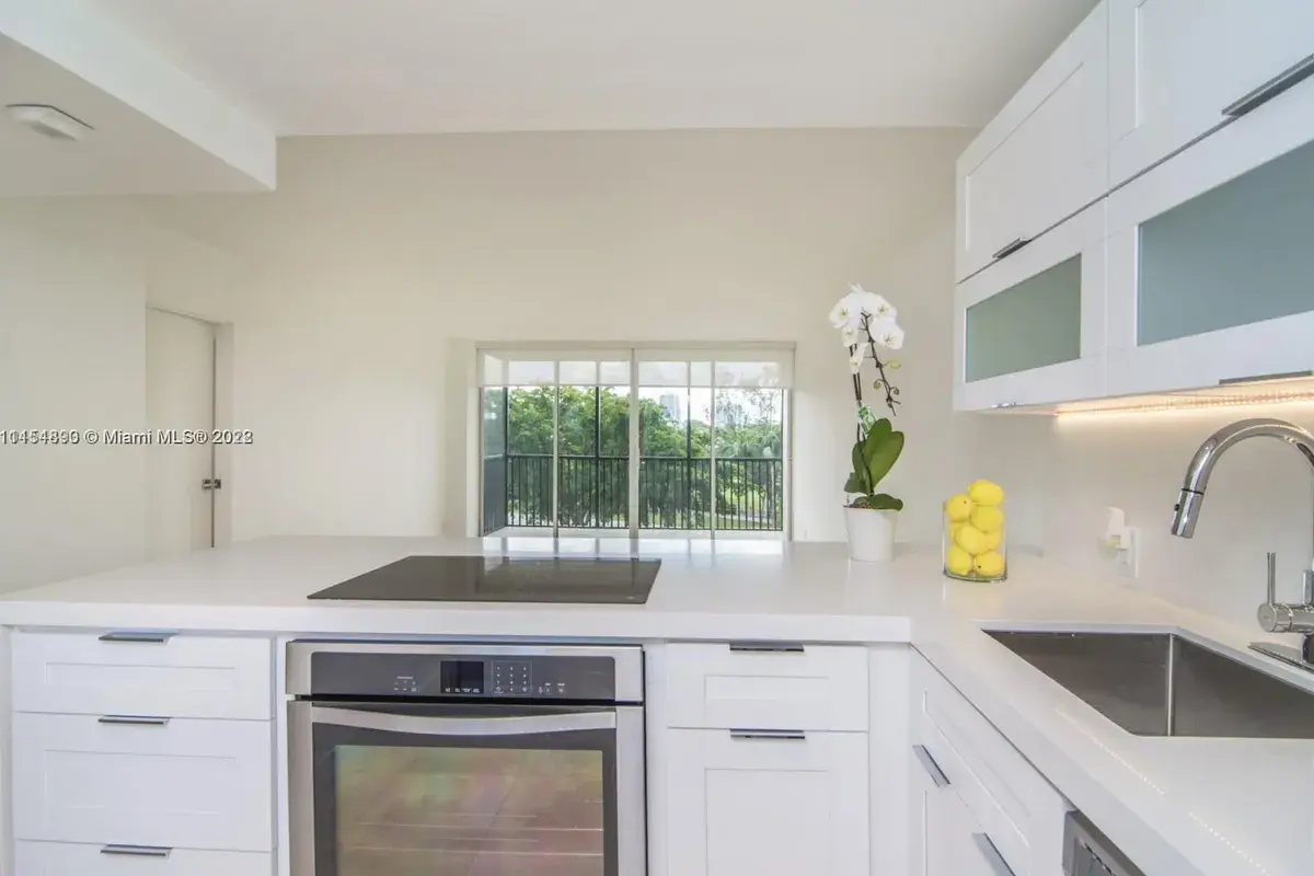 3301 N Country Club Dr # 410, Aventura FL 33180