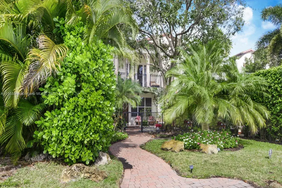 605 SW 10th St, Fort Lauderdale FL 33315