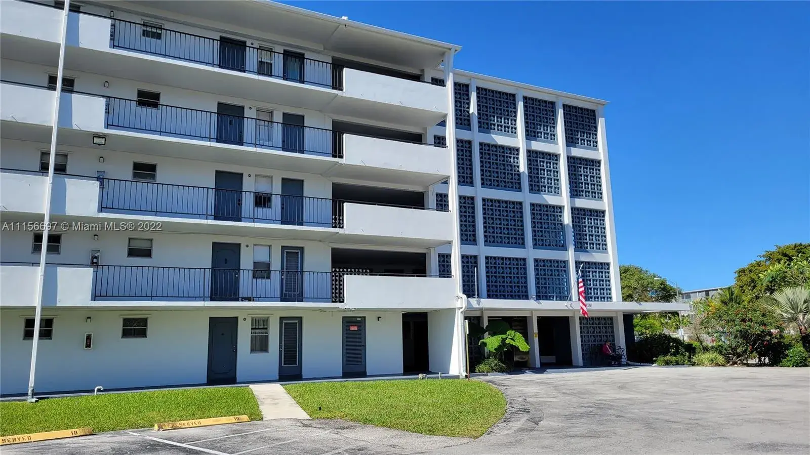 950 Hillcrest Dr # 106, Hollywood FL 33021