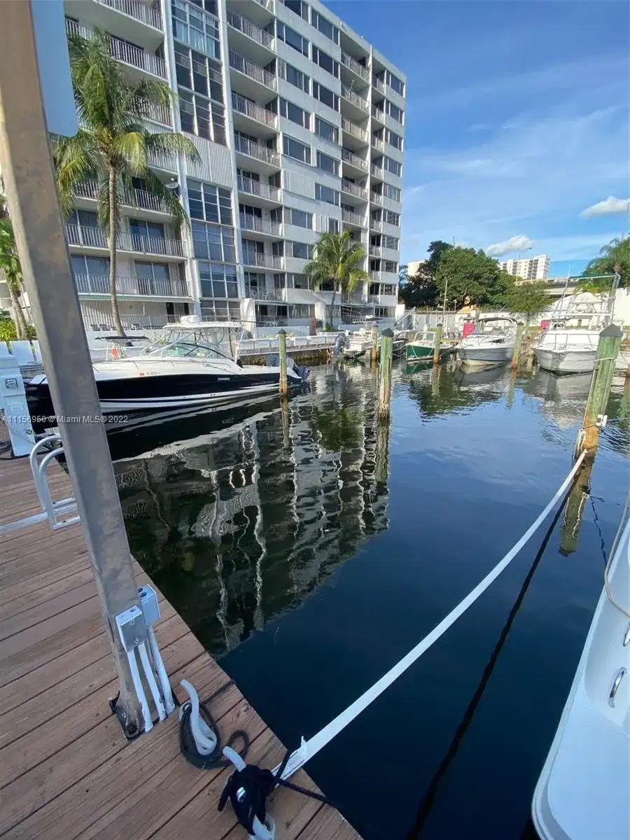 1700 NW North River Dr, Miami FL 33125 photo 3