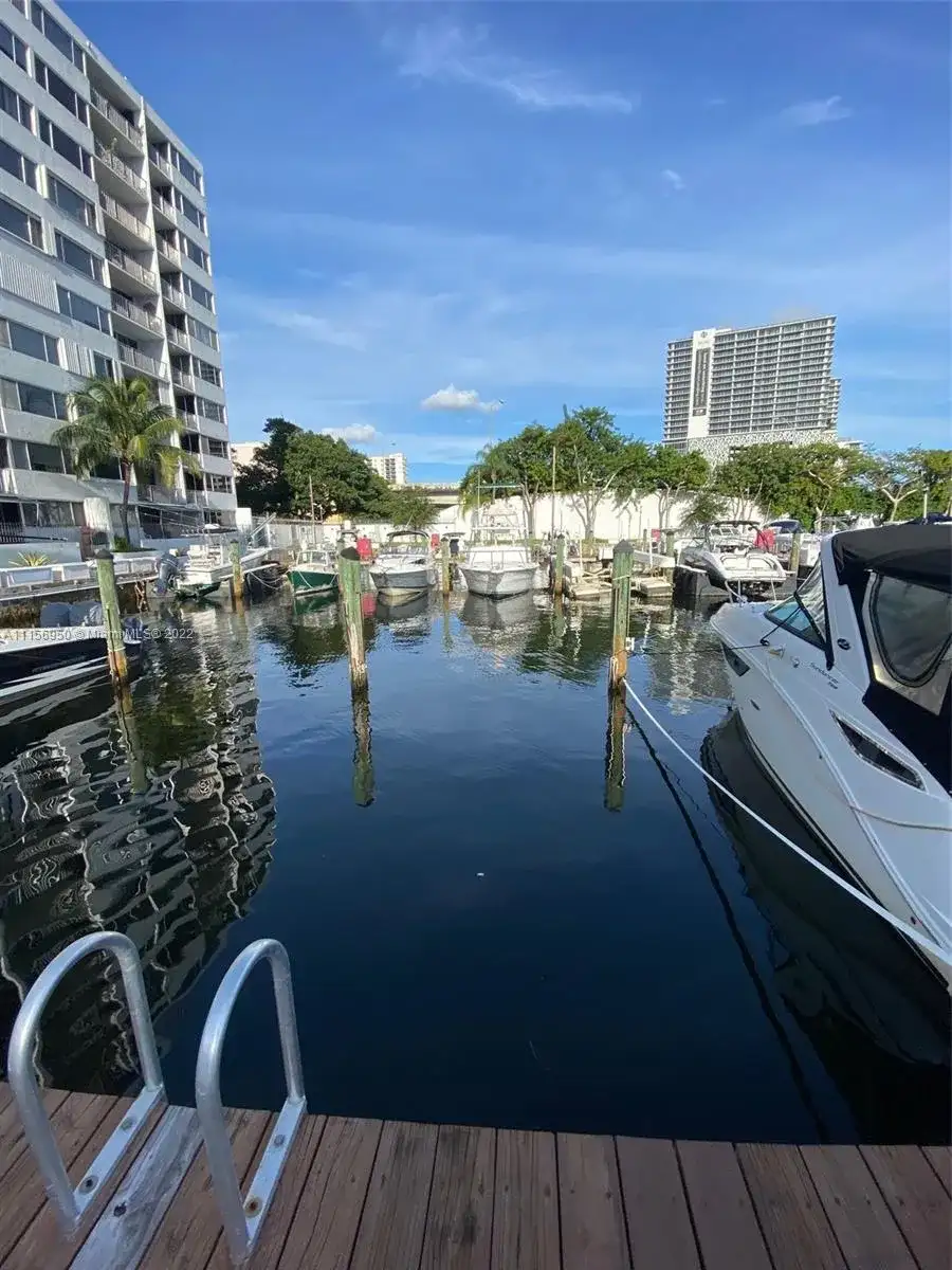 1700 NW North River Dr, Miami FL 33125 photo 4
