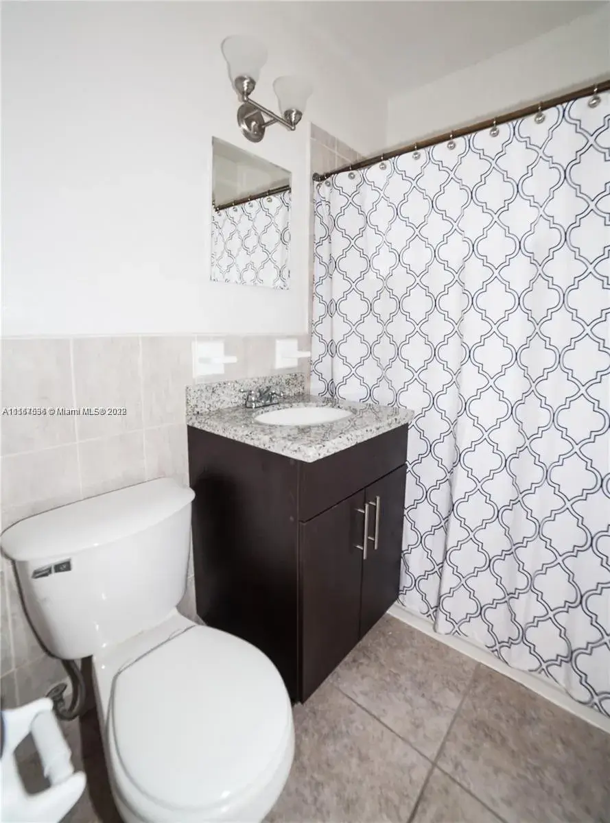 570 NE 69th St # 4, Miami FL 33138