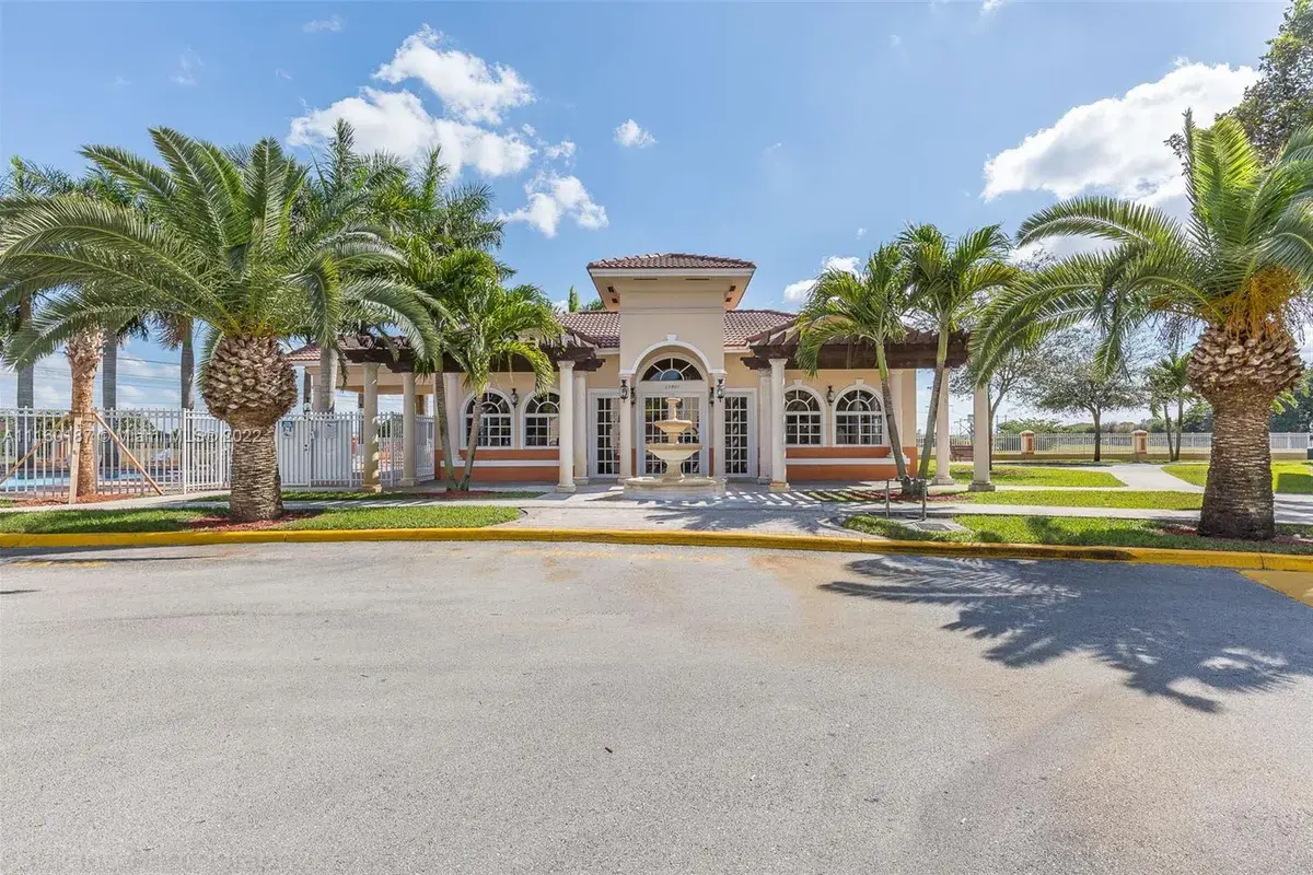 17847 NW 74th Path, Hialeah FL 33015