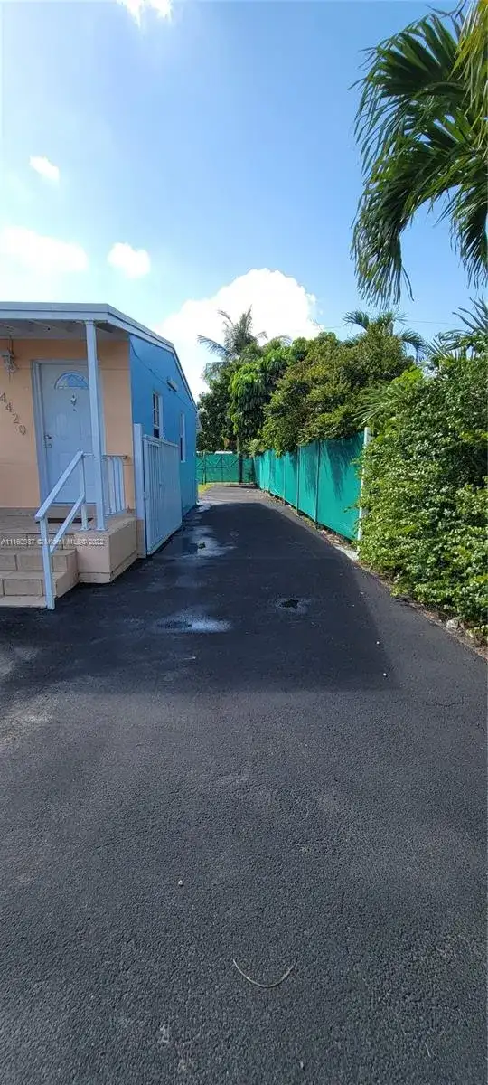4420 E 4th Ave, Hialeah FL 33013 photo 4