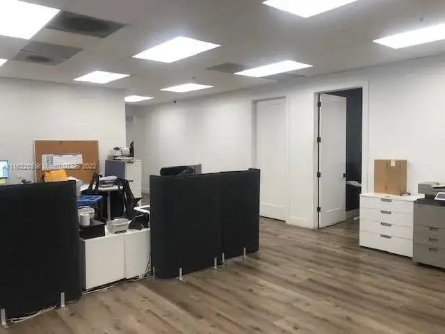 6990 NW 25th St, Miami FL 33122 photo 4