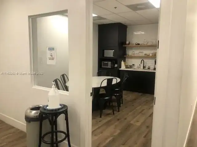 6990 NW 25th St, Miami FL 33122 photo 5