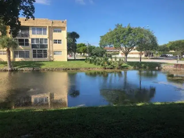 8515 Sunrise Lakes Blvd # 111, Sunrise FL 33322 photo 3