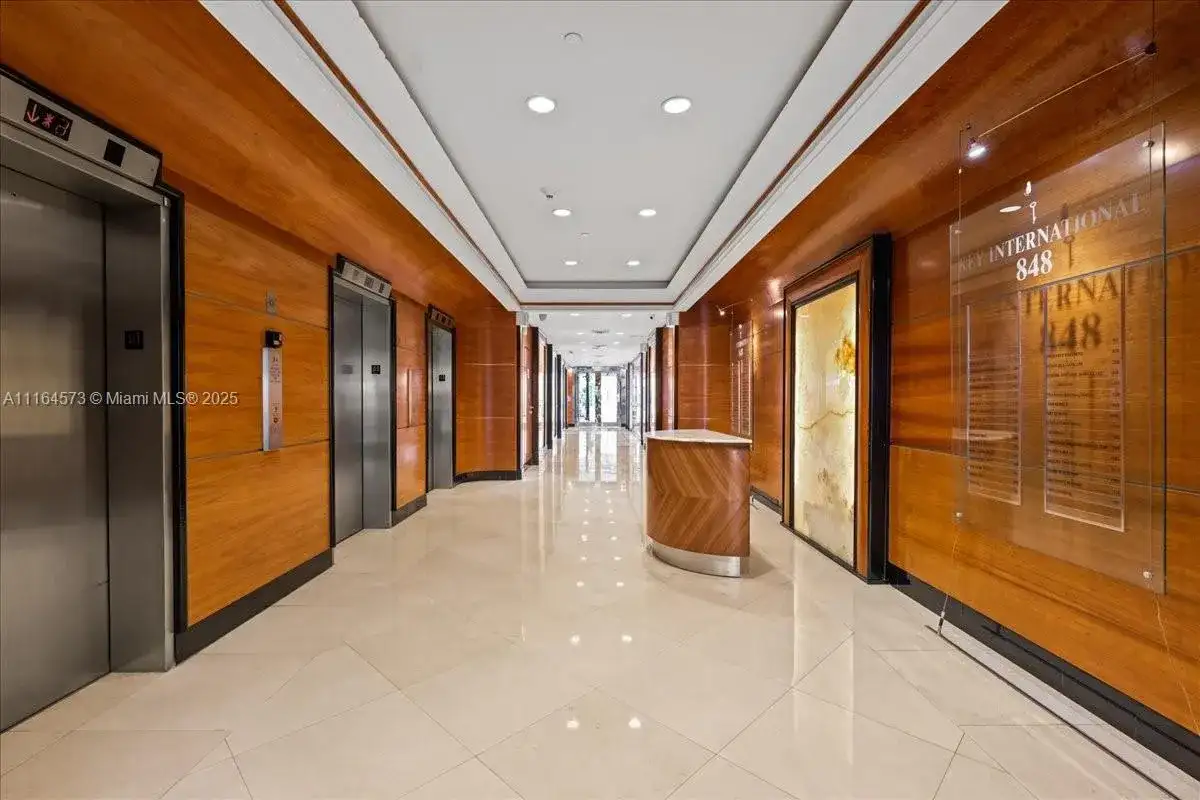 848 Brickell Ave, Miami FL 33131 photo 2