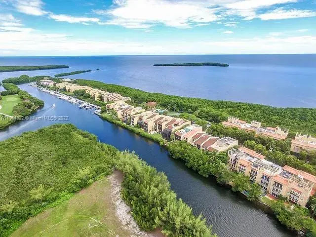 6206 Paradise Point Dr, Palmetto Bay FL 33157