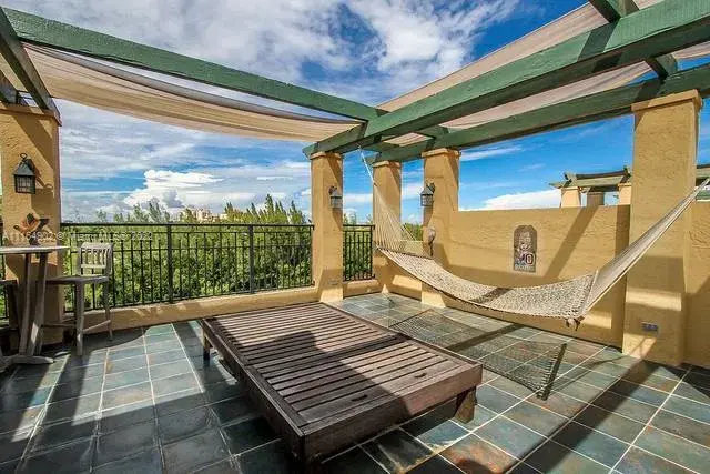 6206 Paradise Point Dr, Palmetto Bay FL 33157
