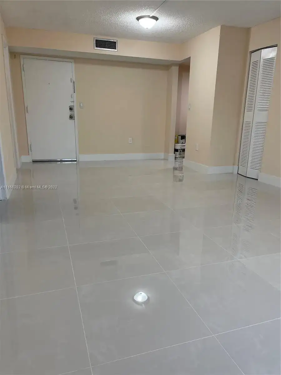 4801 NW 7th St # 16, Miami FL 33126 photo 2