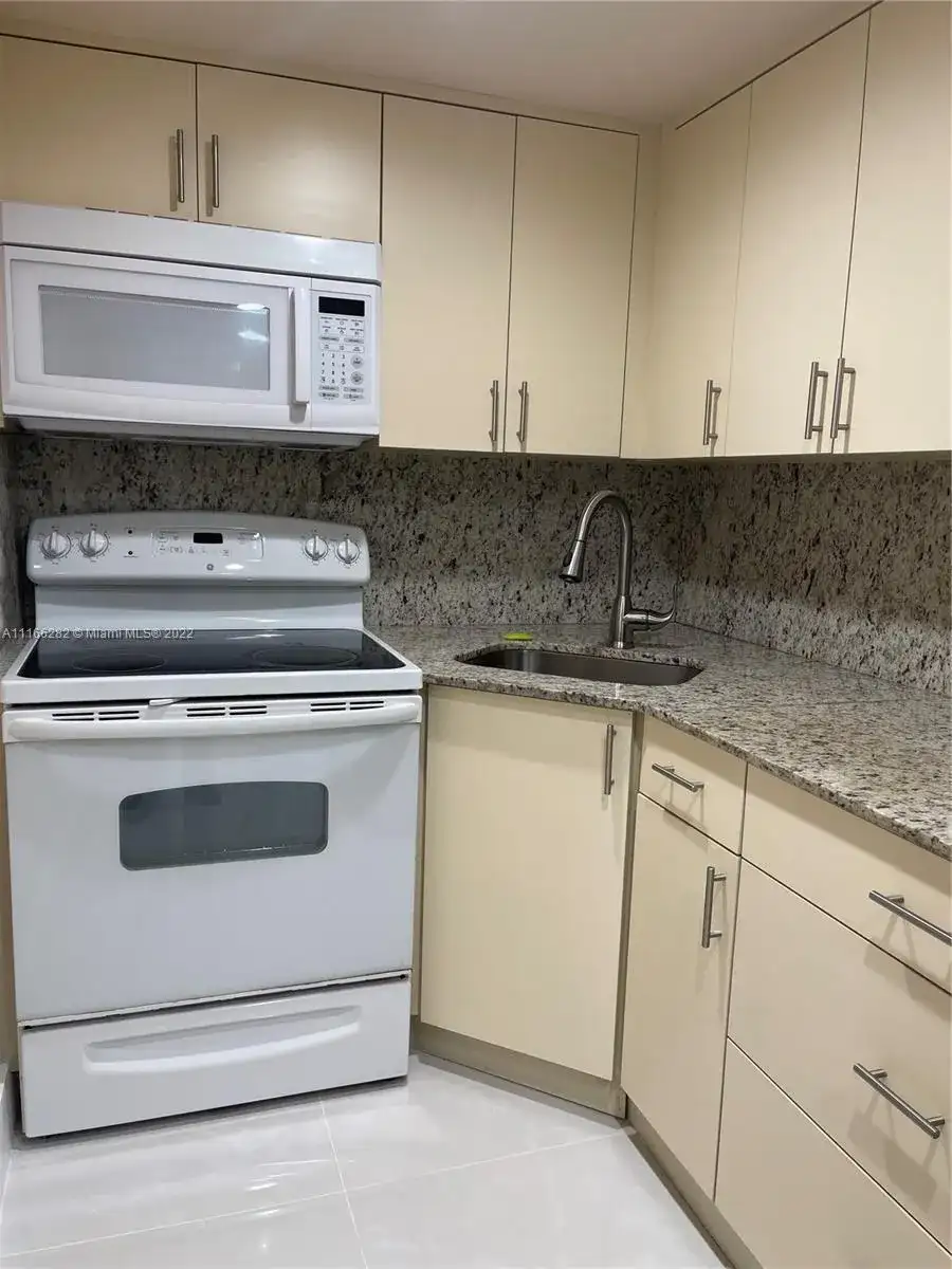 4801 NW 7th St # 16, Miami FL 33126 photo 4