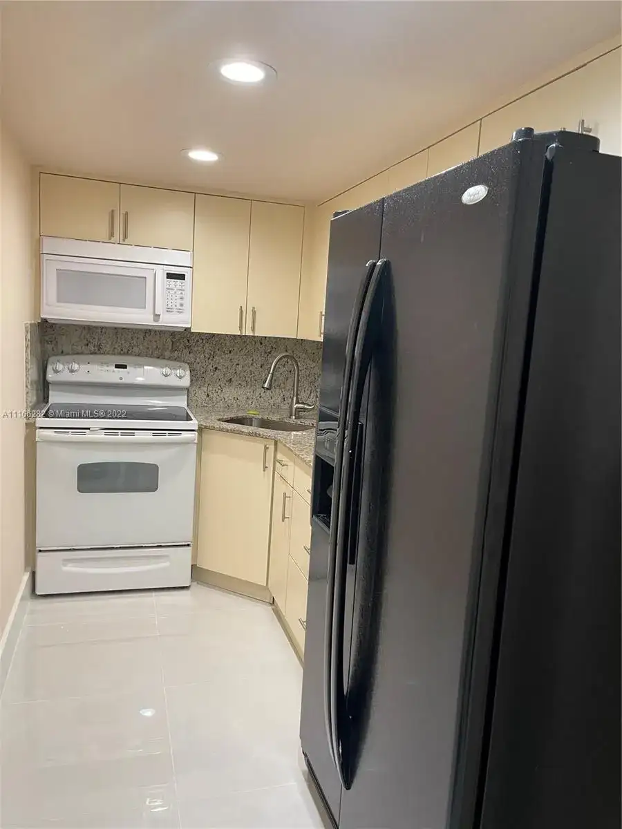 4801 NW 7th St # 16, Miami FL 33126 photo 5