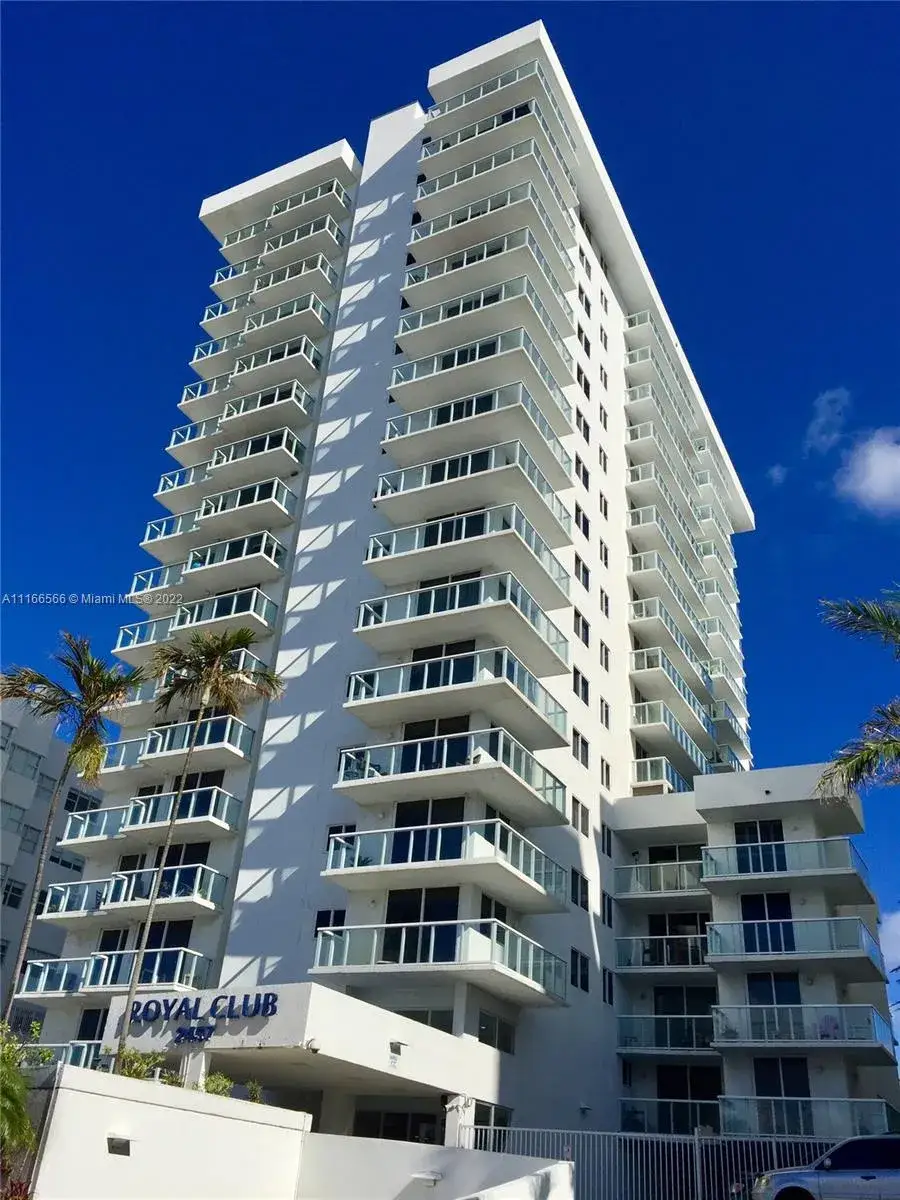 1 bedroom 1 bath Residential for sale at 2457 Collins Ave # 207, Miami Beach FL 33140