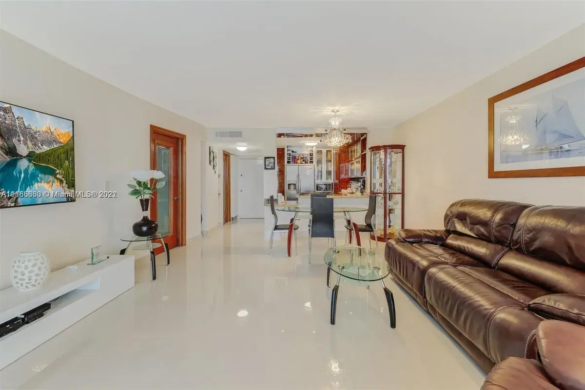 2030 S Ocean Dr # 215, Hallandale Beach FL 33009