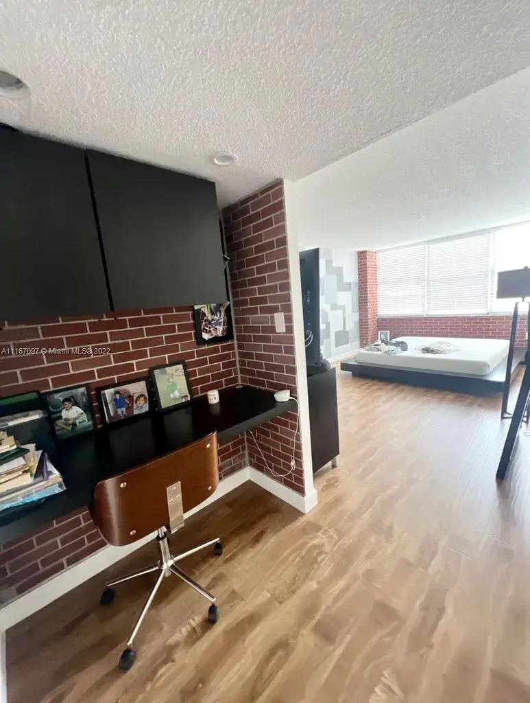 18031 Biscayne Blvd, Aventura FL 33160