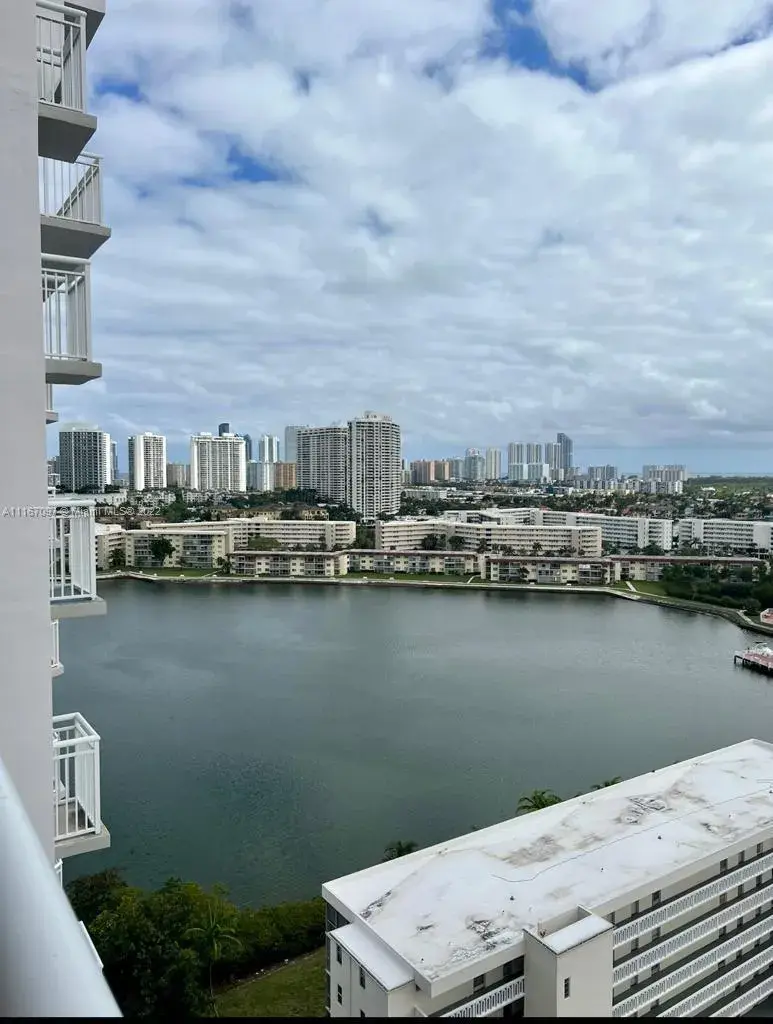 18031 Biscayne Blvd, Aventura FL 33160