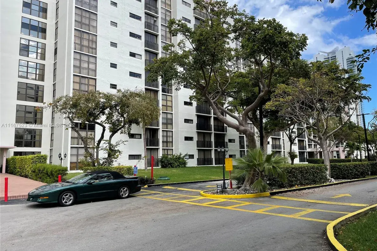 17021 N Bay Rd # 318, Sunny Isles Beach FL 33160