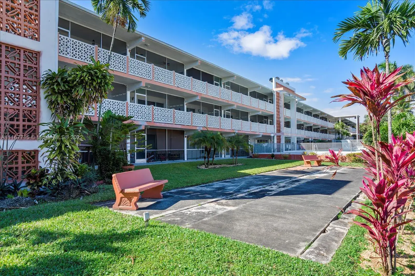 1450 NE 170th St # 211, North Miami Beach FL 33162