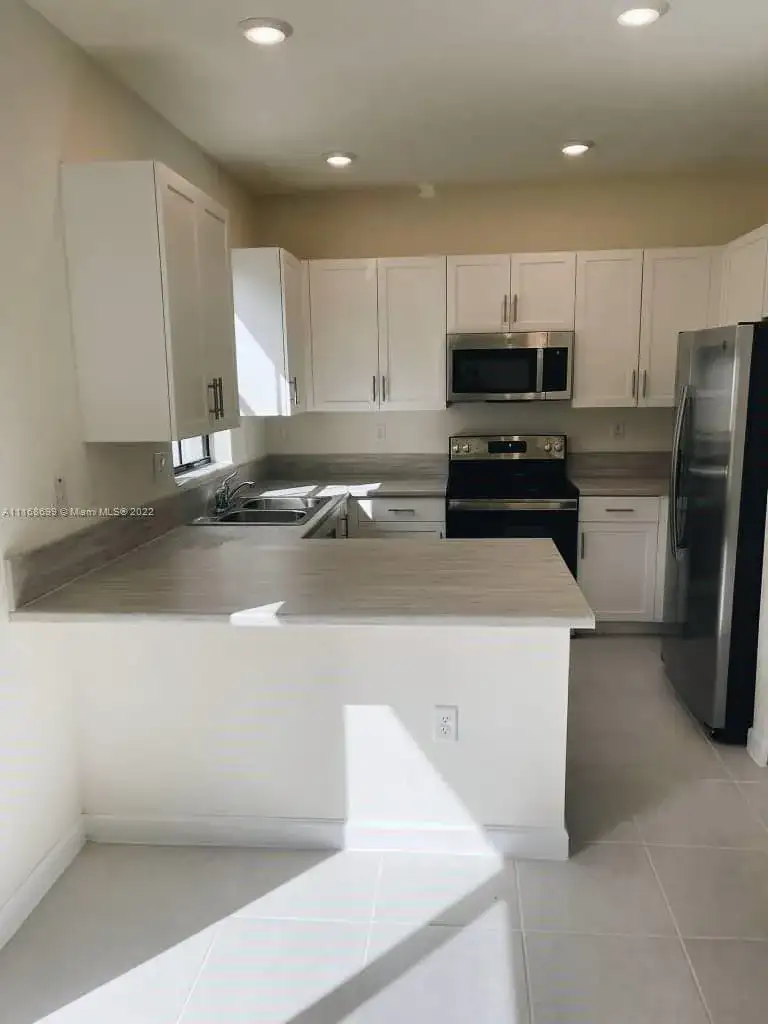 3318 W 112th St, Hialeah FL 33018 photo 2