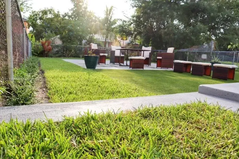 1520 NW 1st Ave, Miami FL 33136
