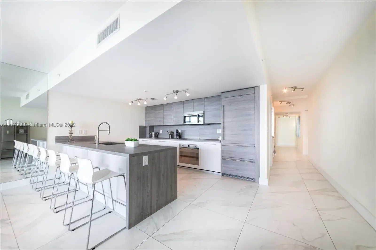 400 Sunny Isles Blvd # 1005, Sunny Isles Beach FL 33160 photo 4