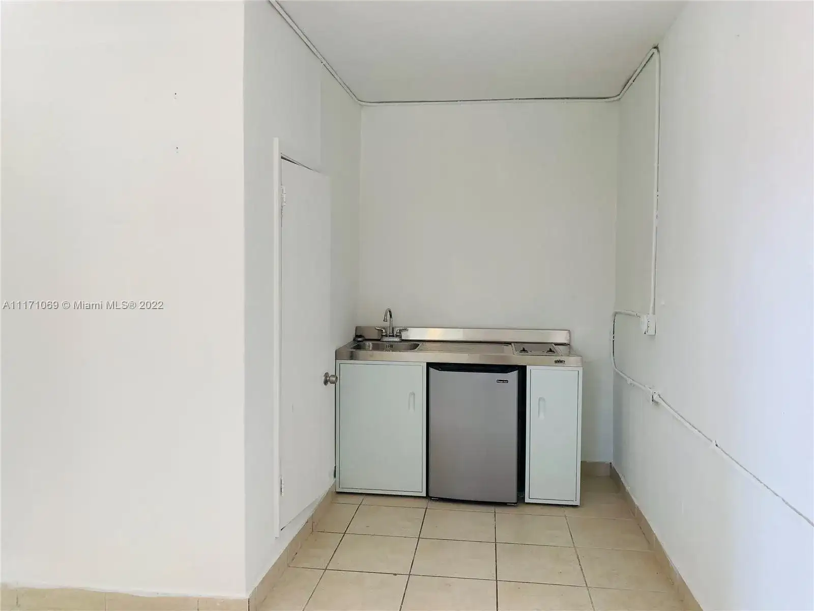 1079 NW 112th Ter, Miami FL 33168 photo 2