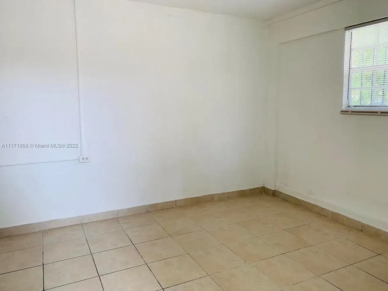 1079 NW 112th Ter, Miami FL 33168 photo 3