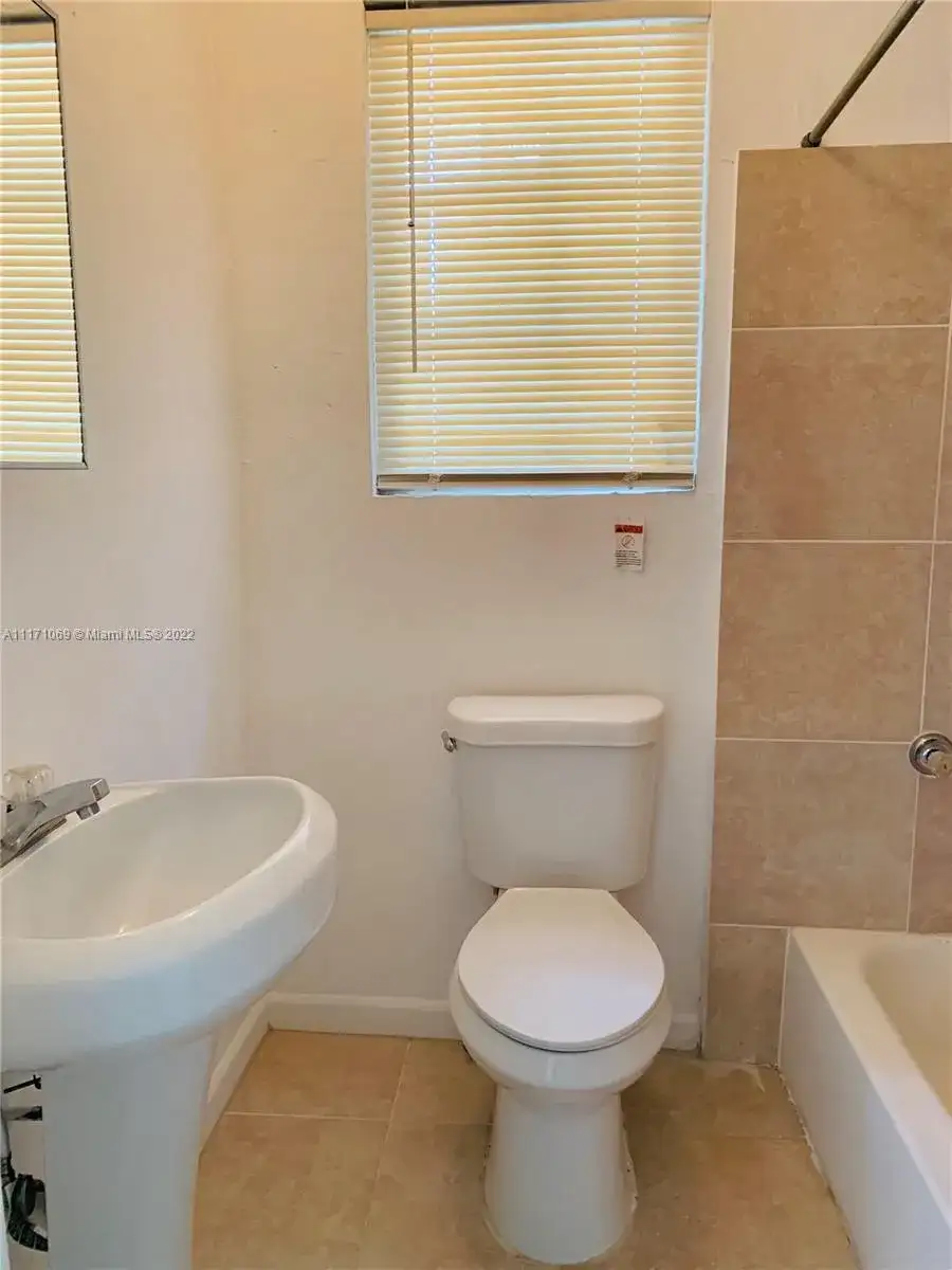 1079 NW 112th Ter, Miami FL 33168 photo 5