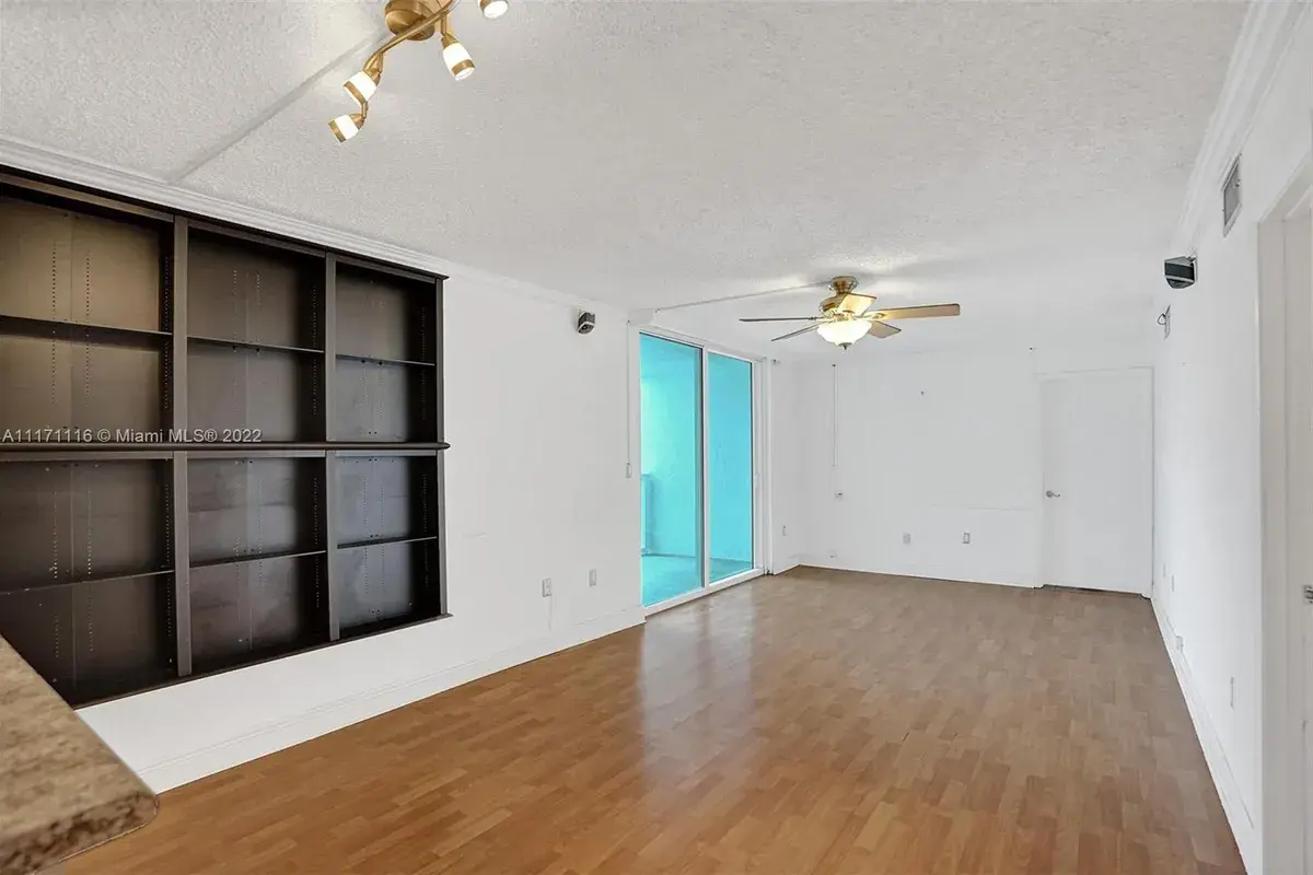 2457 Collins Ave # 202, Miami Beach FL 33140
