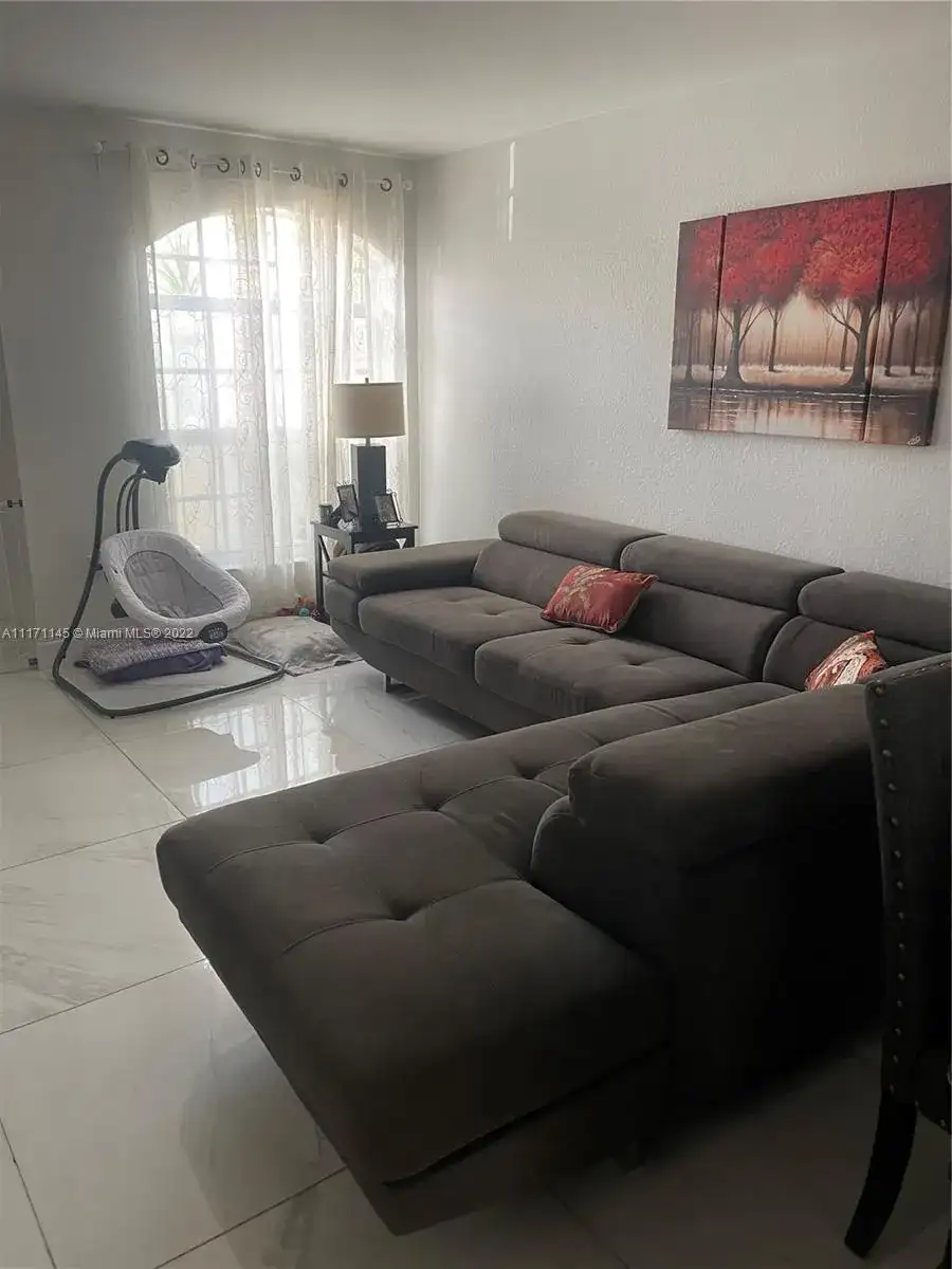 5137 NW 116th Ct, Doral FL 33178 photo 2