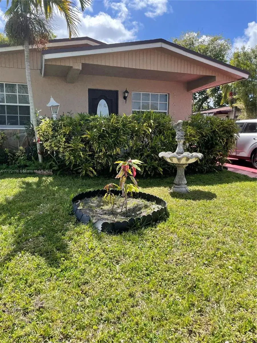 5636 SW 40th St, West Park FL 33023 photo 2