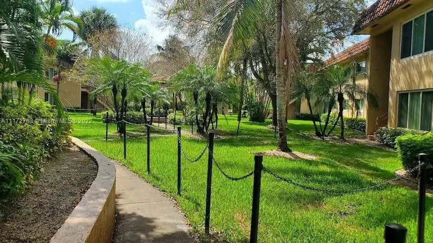 2551 NW 39 Ter # 204, Lauderdale Lakes FL 33111