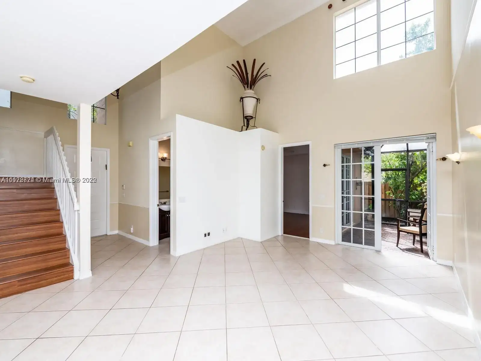1250 Hayes St # 1250, Hollywood FL 33019 photo 2