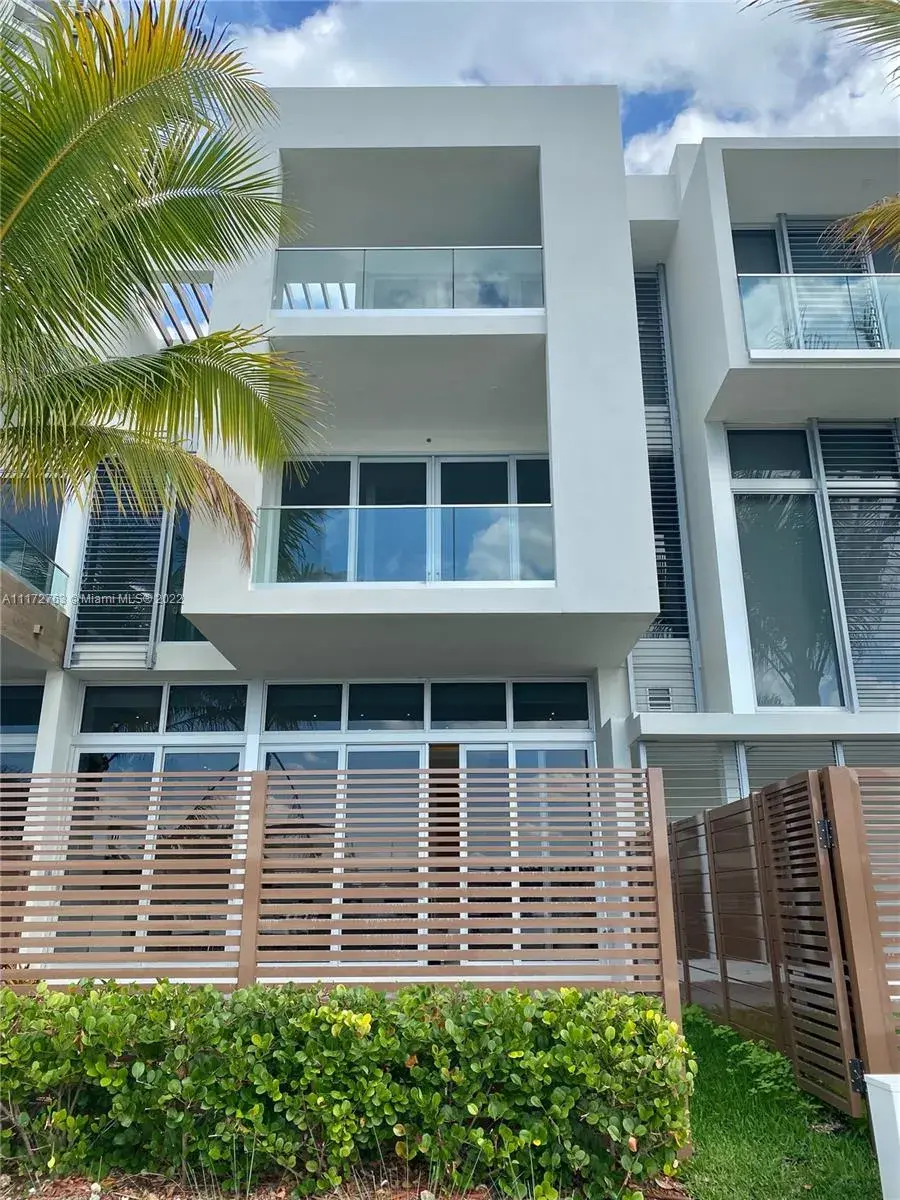3750 Yacht Club Dr., Aventura FL 33180