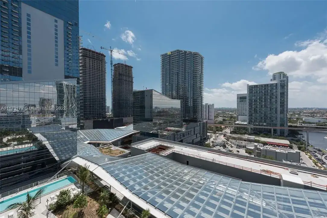 68 SE 6 Street # 2008, Miami FL 33131 photo 2