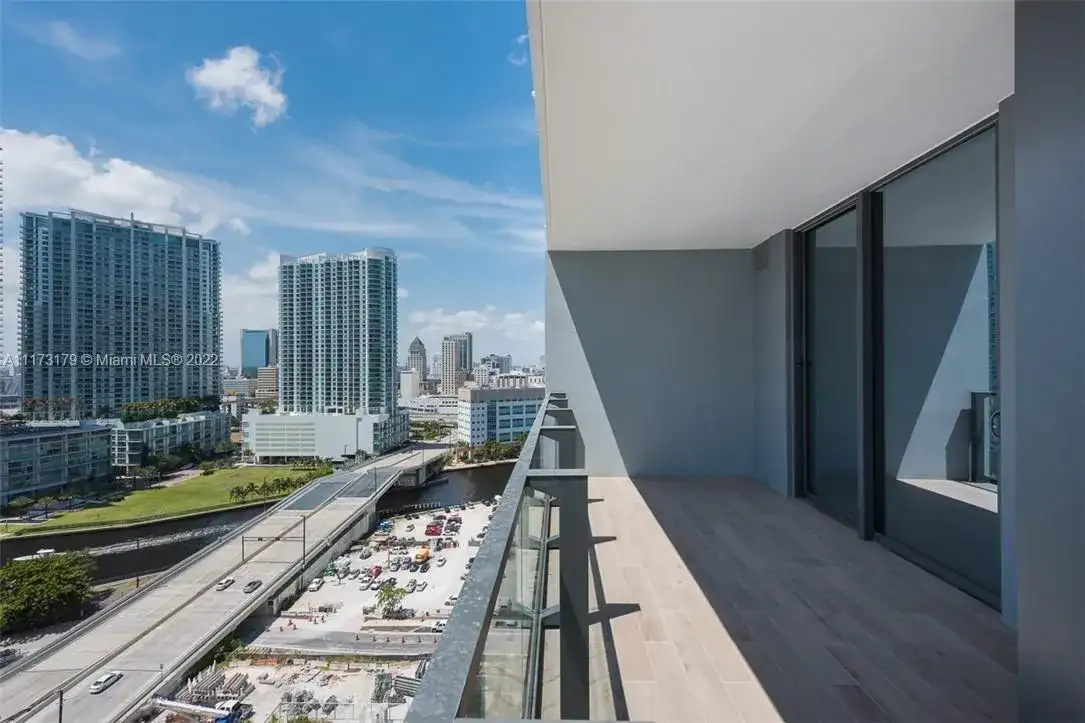 68 SE 6 Street # 2008, Miami FL 33131 photo 3