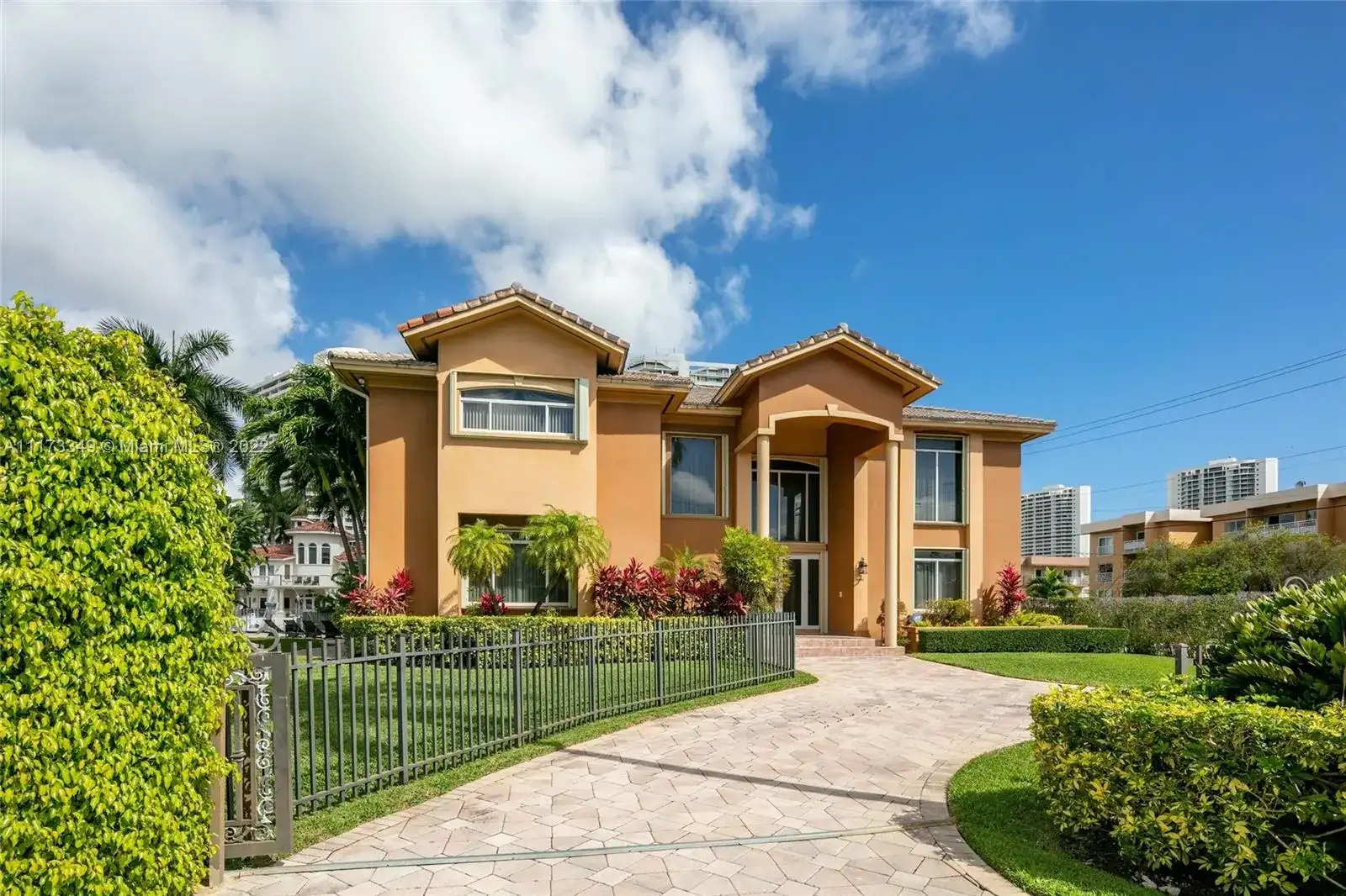 3461 NE 170th St, North Miami Beach FL 33160 photo 2