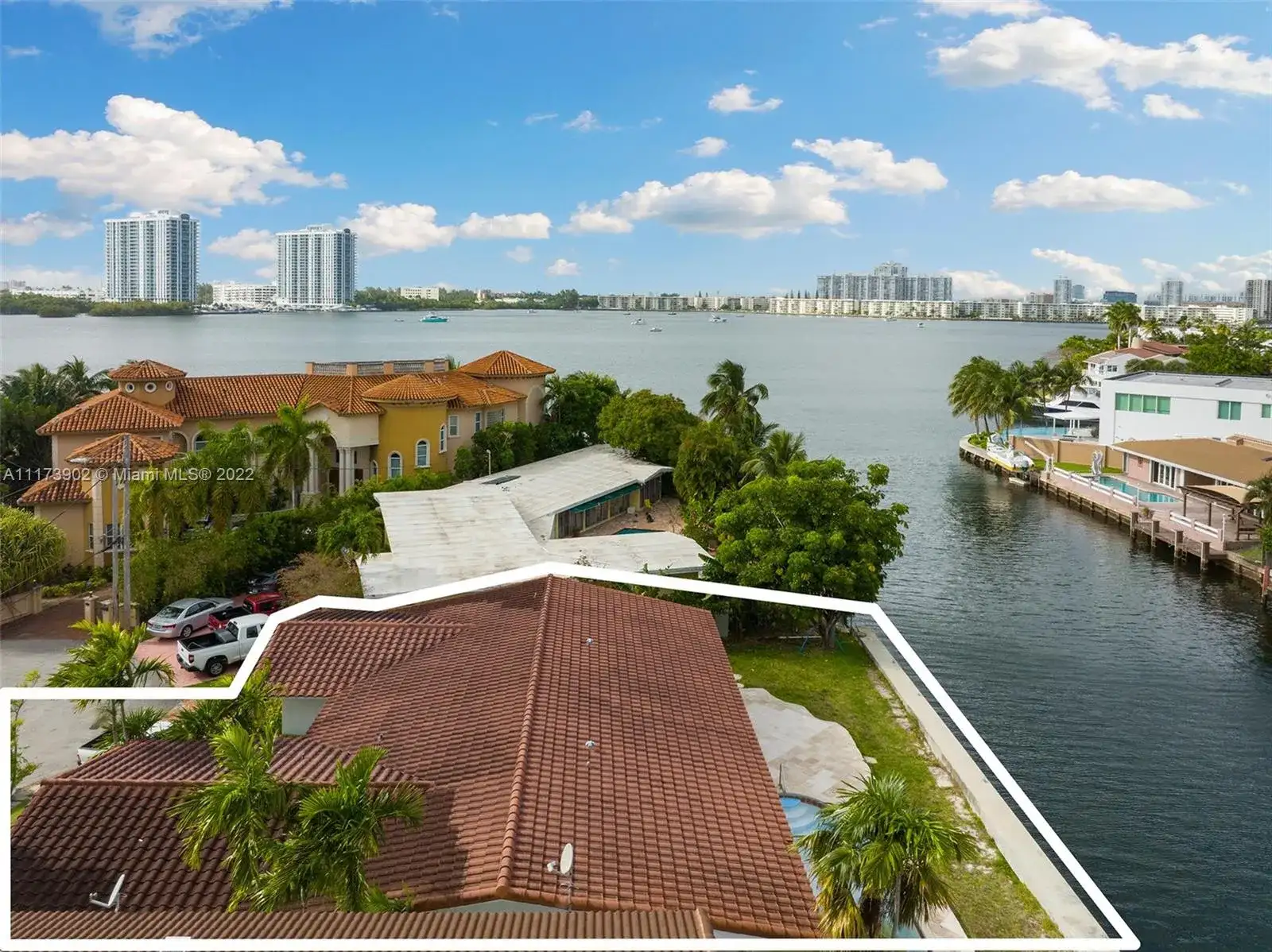 16469 NE 30th Ave, North Miami Beach FL 33160 photo 2