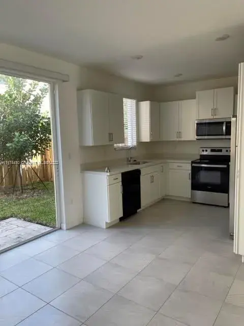 2435 SE 11th St, Homestead FL 33035