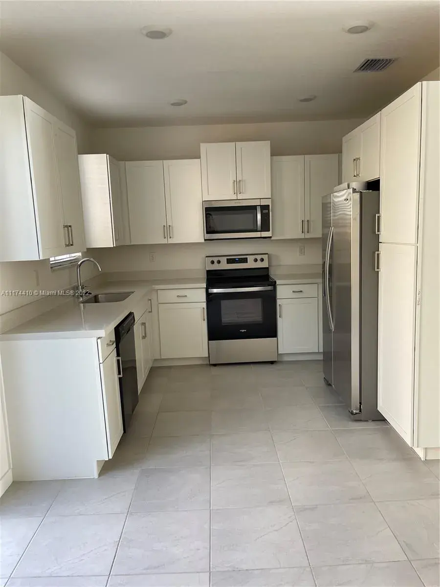 2435 SE 11th St, Homestead FL 33035